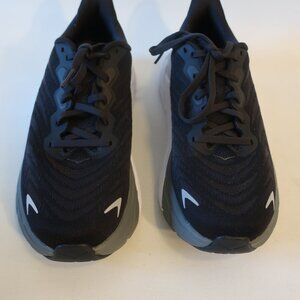 NWOB Womens HOKA One One Arahi 6 Style #1123195 Black Running Sneakers 7.5